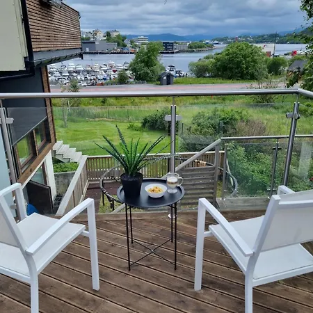 Modern Basement With Huge Terrace, Great View From It And Free Parking Ålesund