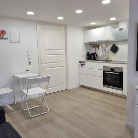 Modern Basement With Huge Terrace, Great View From It And Free Parking Ålesund