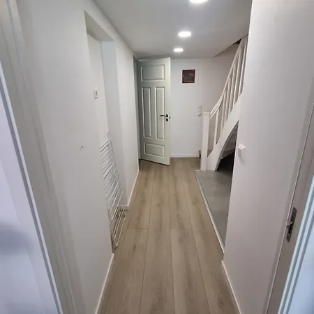 Apartamento Modern Basement With Huge Terrace, Great View From It And Free Parking Ålesund